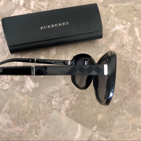Burberry sunglasses with case - Picture 5 of 7